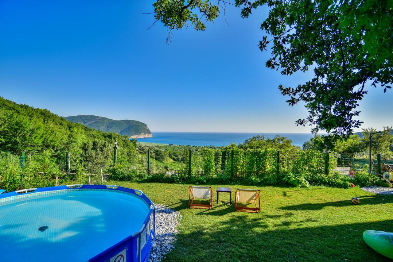 Pataki Studios Petrovac 外观 照片