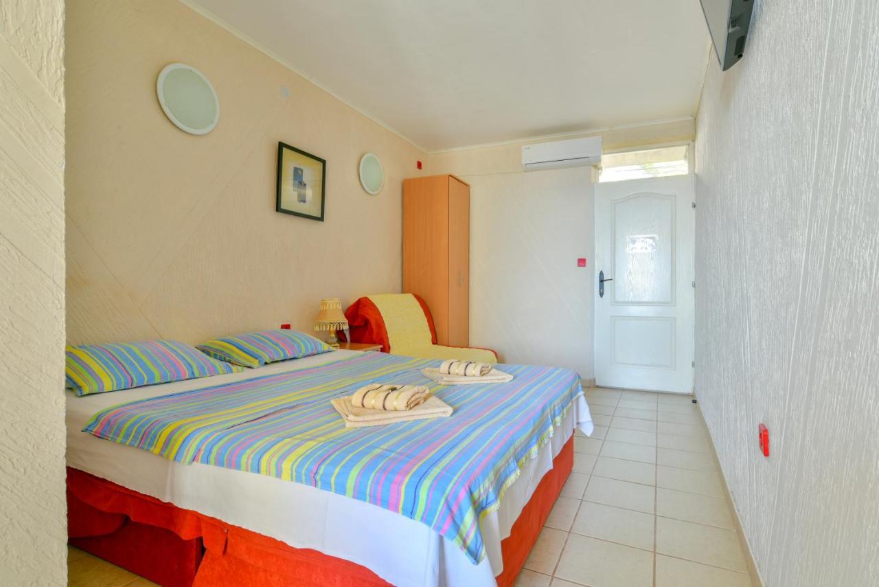 Pataki Studios Petrovac 外观 照片