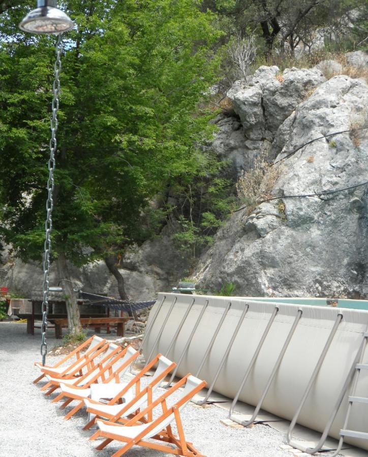 Pataki Studios Petrovac 外观 照片