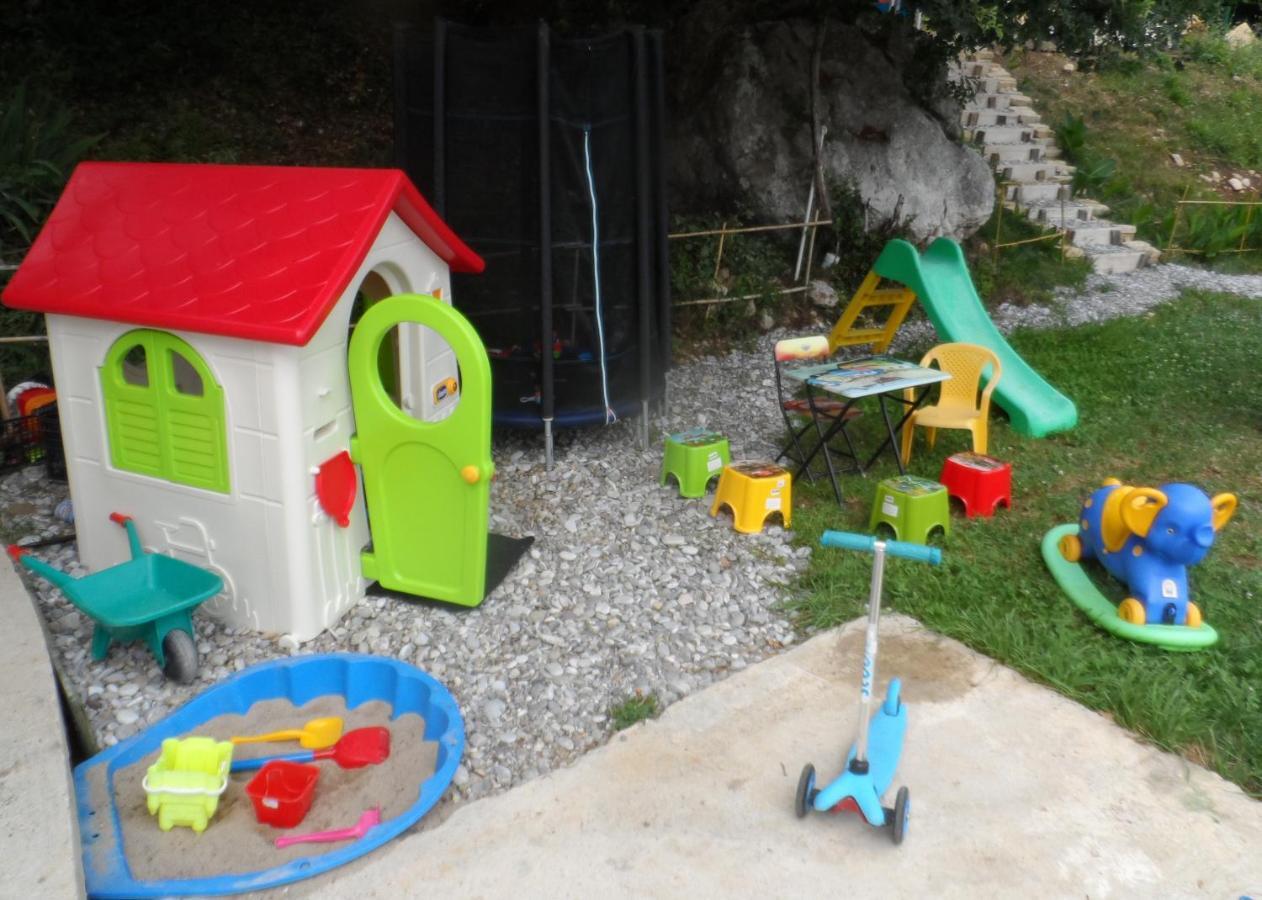 Pataki Studios Petrovac 外观 照片