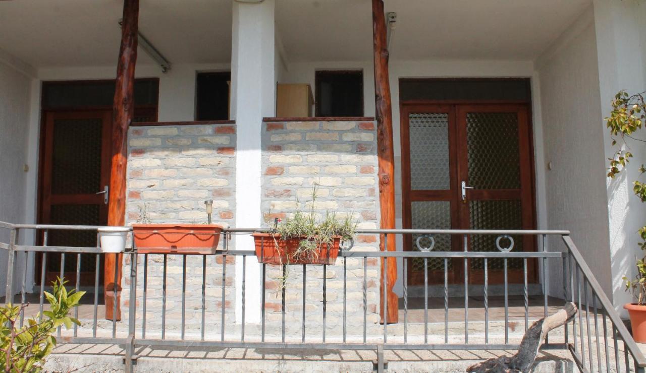 Pataki Studios Petrovac 外观 照片