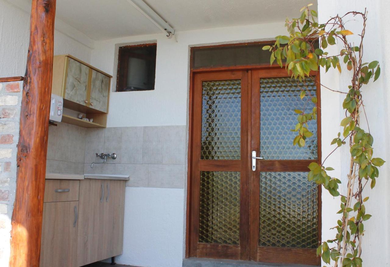 Pataki Studios Petrovac 外观 照片