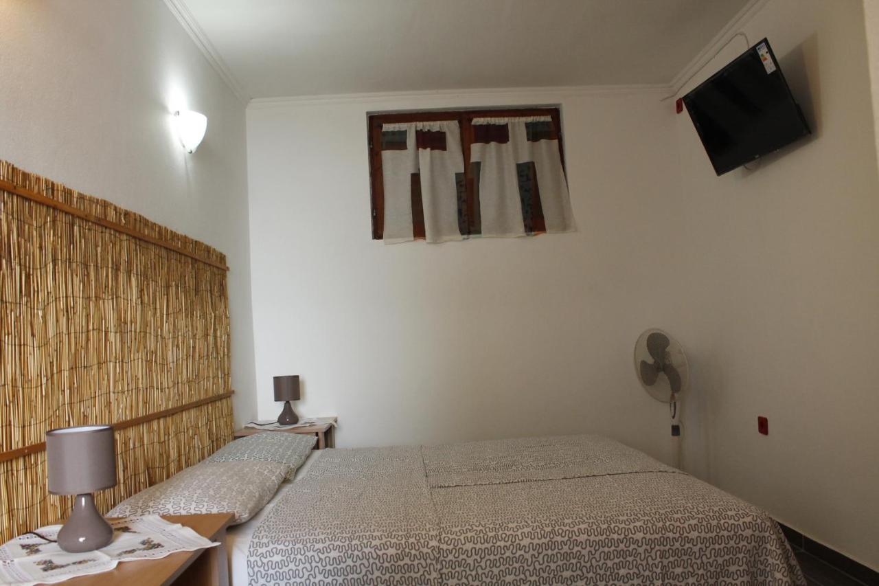 Pataki Studios Petrovac 外观 照片